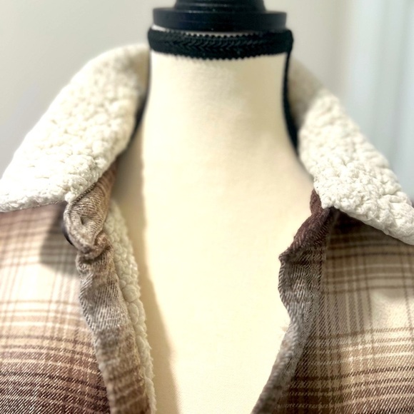 Hollister Brown and Cream Plaid Shirt Jacket - Picture 14 of 14